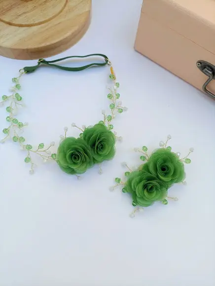 Kit Sofia com Tiara e Presilha Infantil com Flores Verde