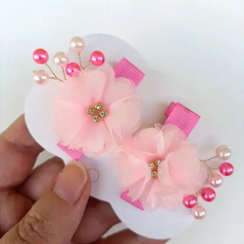 Parzinho de Presilhas Bico de Pato com Flores