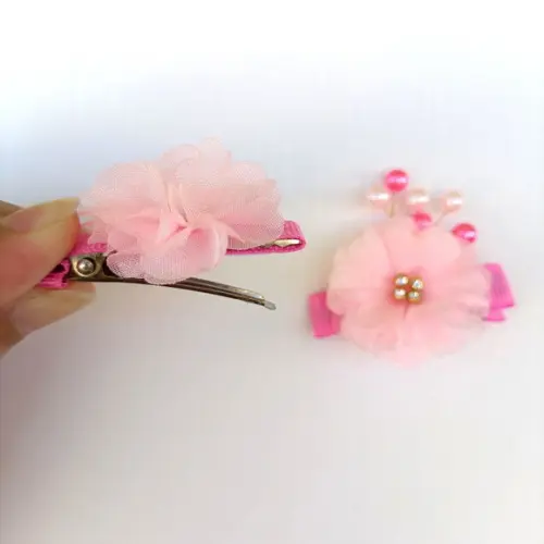 Parzinho de Presilhas Bico de Pato com Flores