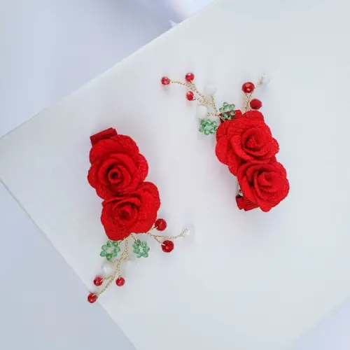 Parzinho de Presilhas Maria Luiza com Flores Vermelha