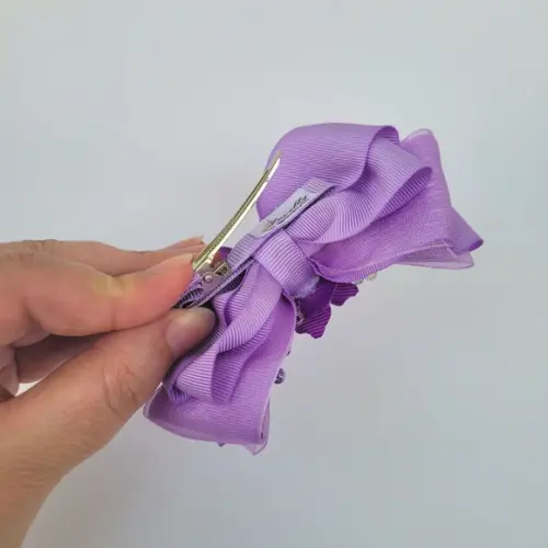 Presilha Manuela Bico de Pato com Laço de Organza e Gorgurão