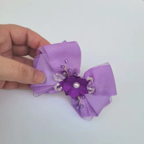 Presilha Manuela Bico de Pato com Laço de Organza e Gorgurão