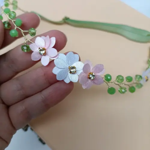 Tiara Bebê e Infantil Jade com Flores de Cetim