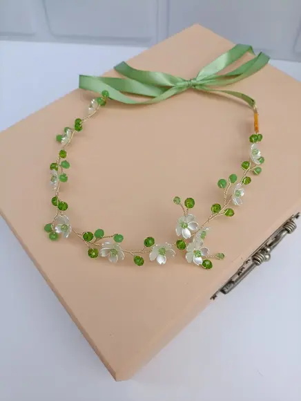 Tiara Infantil Alicia Aramada com Florzinhas Peroladas