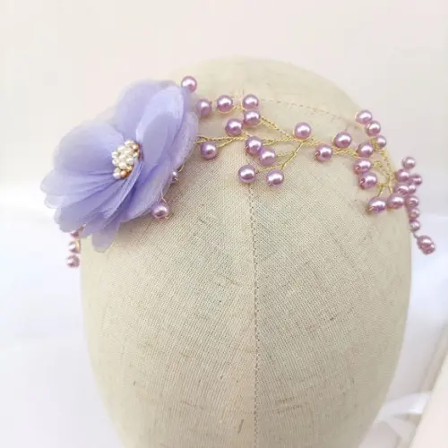Tiara Infantil Bella com Pérolas e Flor