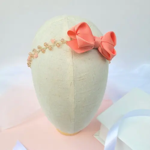 Tiara Infantil Cecília Aramada com Cristais e Laço Coral