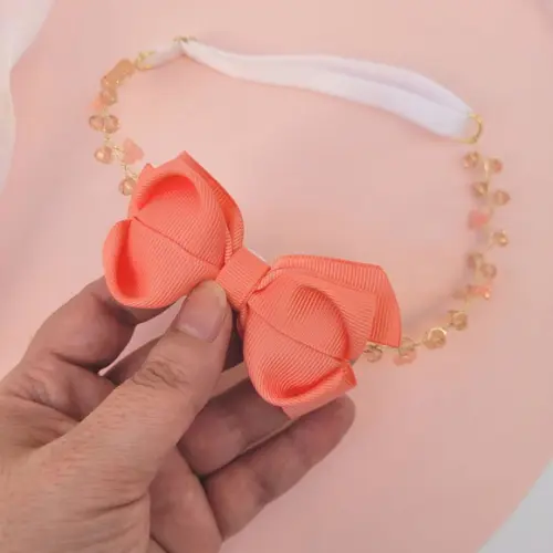 Tiara Infantil Cecília Aramada com Cristais e Laço Coral