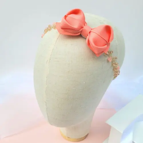 Tiara Infantil Cecília Aramada com Cristais e Laço Coral
