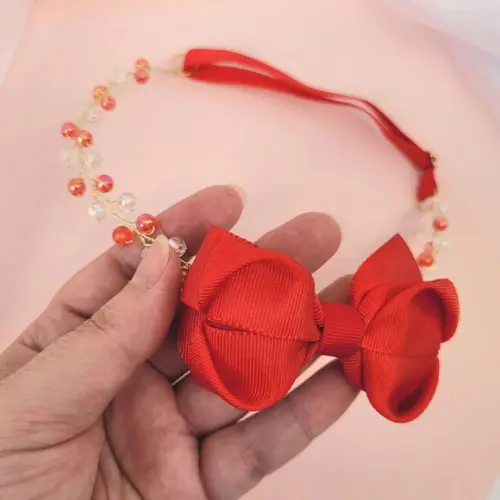 Tiara Infantil Elisa Aramada com Laço Vermelho