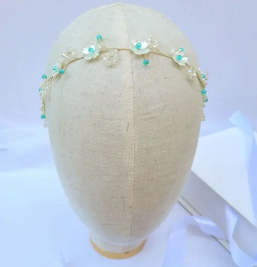 Tiara Infantil Esther Aramada com Florzinhas Peroladas
