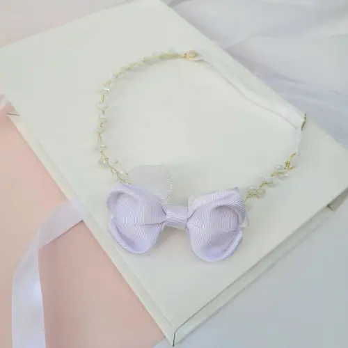 Tiara Infantil Gabrielle Aramada com Cristais e Laço Branco