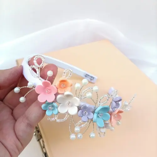 Tiara Infantil Hadassa Arco com Flores Candy Colors