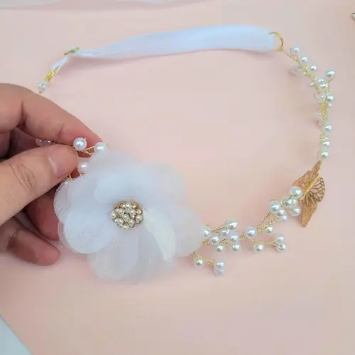 Tiara Infantil Isabela com Pérolas e Flor