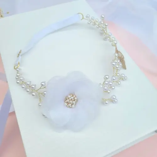 Tiara Infantil Isabela com Pérolas e Flor