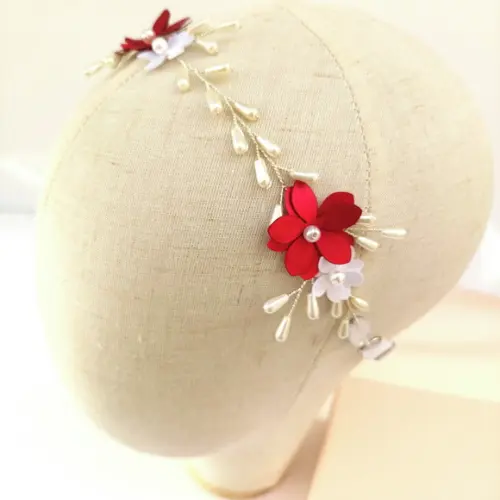 Tiara Infantil Louise com Pérolas e Flores de Cetim