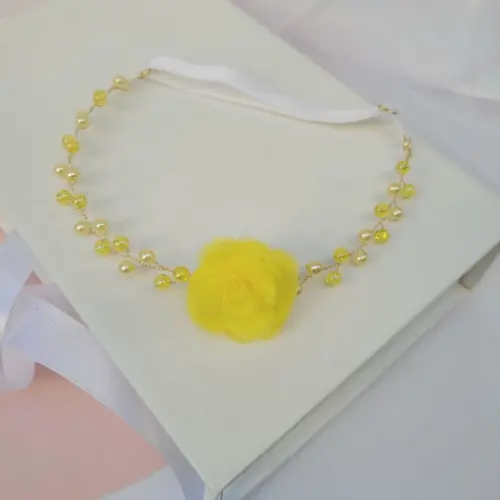 Tiara Infantil Luiza Aramada com Flor de Organza Amarela