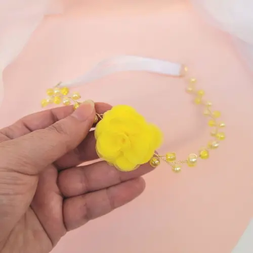 Tiara Infantil Luiza Aramada com Flor de Organza Amarela