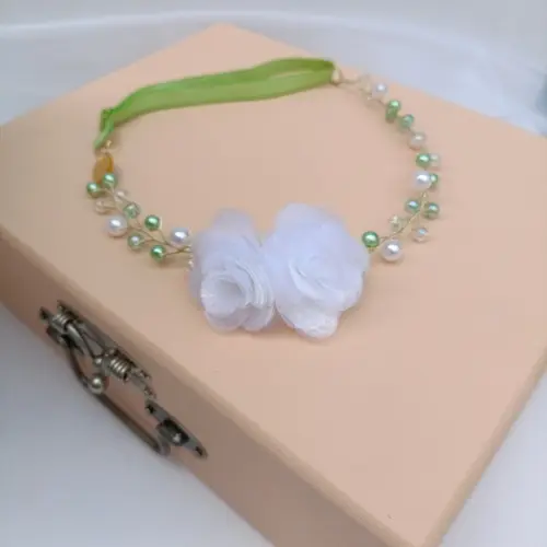 Tiara Infantil Milena Aramada com Perolas Verde