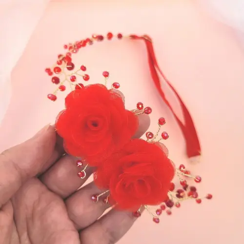 Tiara Infantil Sofia Aramada com Flores Vermelha