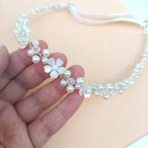 Tiara Infantil Vitória Aramada com Pérolas Batizado Daminha