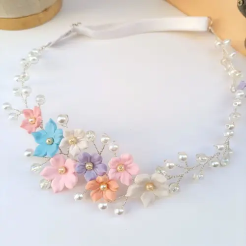 Tiara Infantil Zoe Aramada com Pérolas e Flores de Biscuit