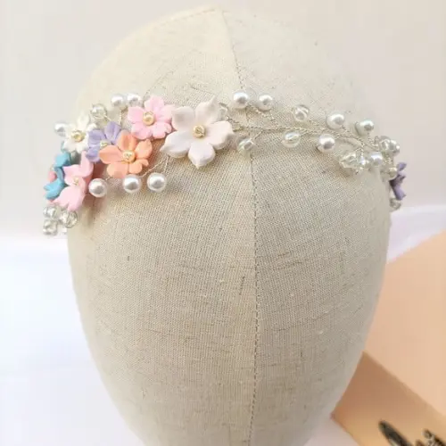 Tiara Infantil Zoe Aramada com Pérolas e Flores de Biscuit