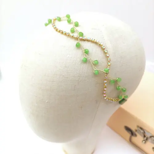 Tiara Sarah com Strass e Cristais Verde