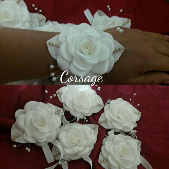 CORSAGES PARA NOIVAS E MADRINHAS