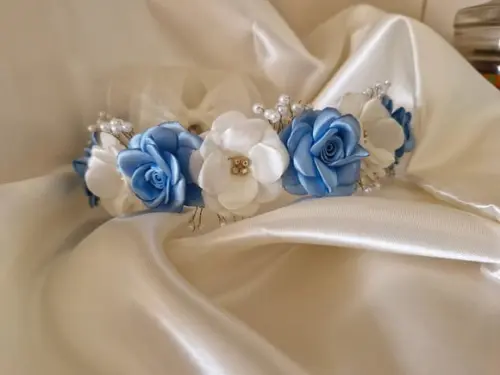 Coroa para Daminhas Azul Serenity com Off White