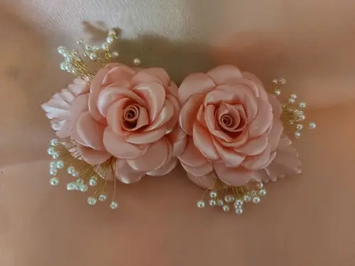 Arranjos 2 flores para penteados de daminhas