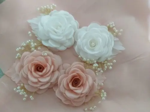 Arranjos 2 flores para penteados de daminhas