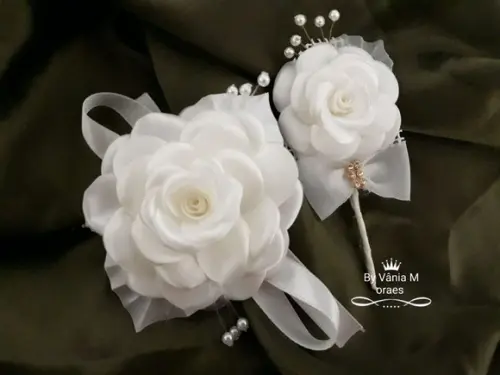 Kit Corsage e Lapela Off Whitte