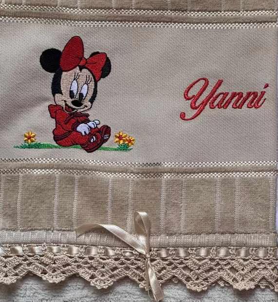 Toalhinha Bordada Minnie