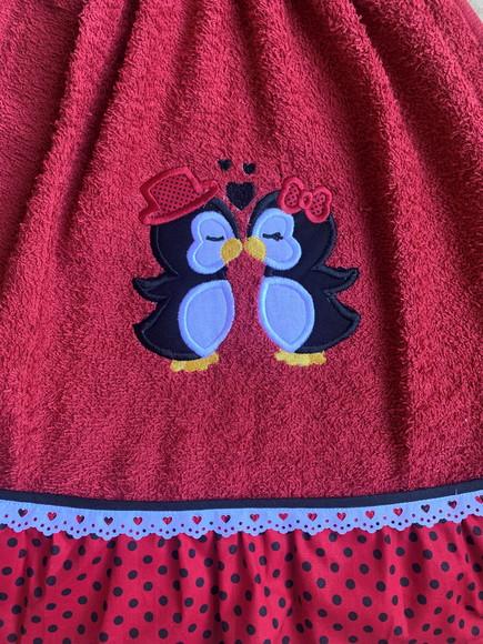 Bate Mão Vermelho Bordado Pinguins