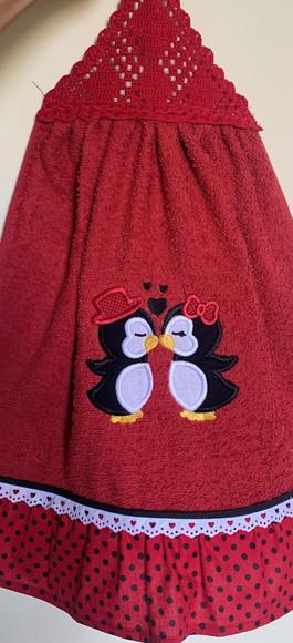 Bate Mão Vermelho Bordado Pinguins