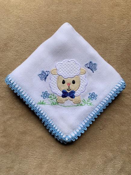 Fralda de Passeio Bordada Ovelhinha Menino com Gravata