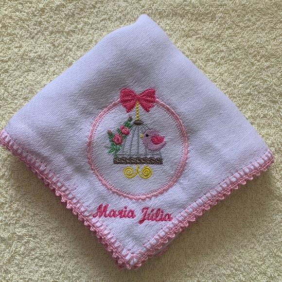 Fralda de Passeio Menina Acabamento em Crochê