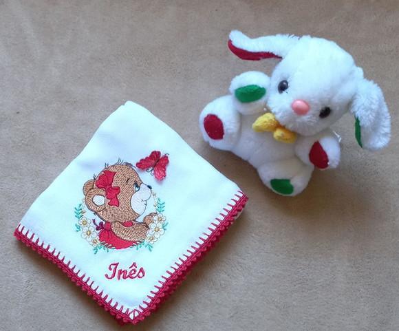 Fraldas Bordadas Personalizadas Ursinha com Borboleta