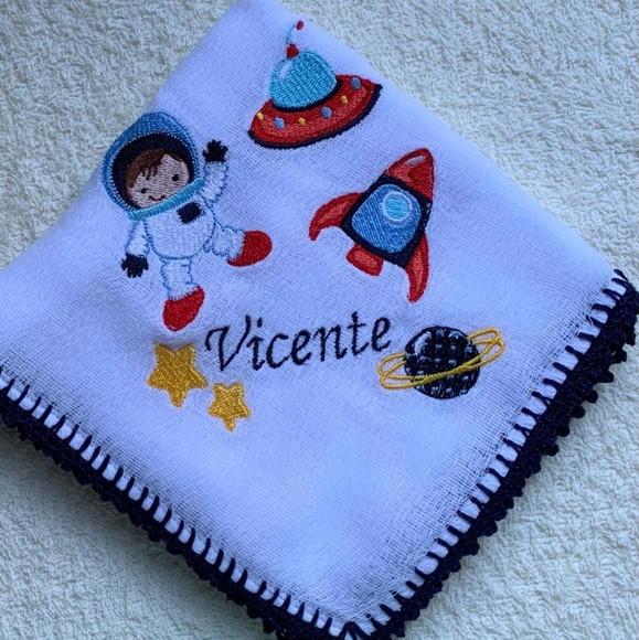 Fraldas de Passeio Bordadas Personalizadas Astronautas