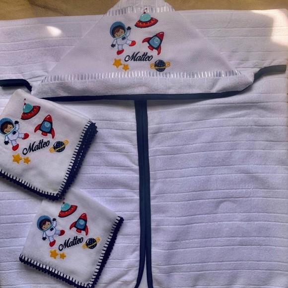 Kit Enxoval Bebê Bordado Toalha e Fraldas