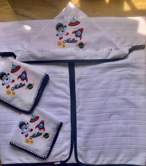 Kit Enxoval Bebê Bordado Toalha e Fraldas