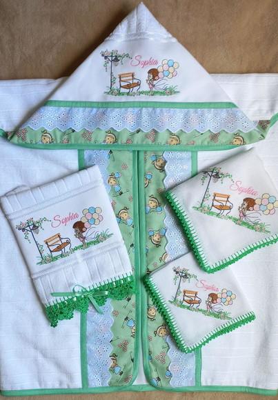 Kit Enxoval Bebê Toalha e Fraldas Menina e Balões