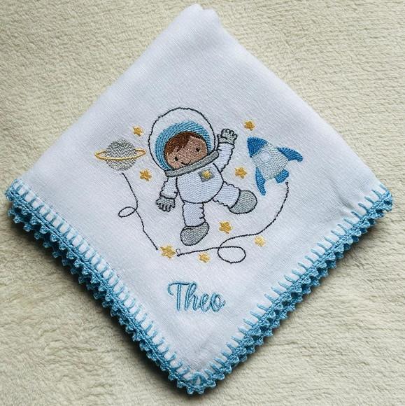 Kit Fraldas de Passeio Bordadas Astronautas