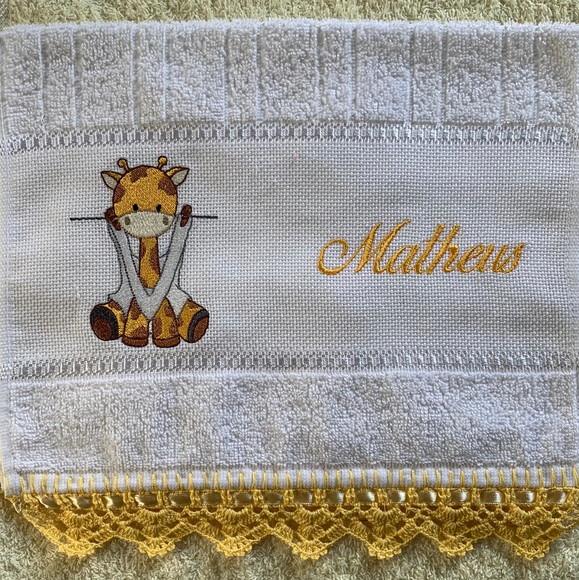 Kit para Bebê Personalizado Bordado Girafinha