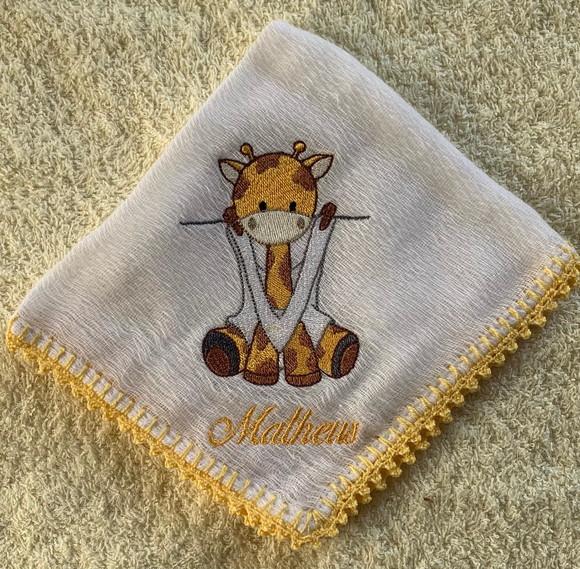 Kit para Bebê Personalizado Bordado Girafinha