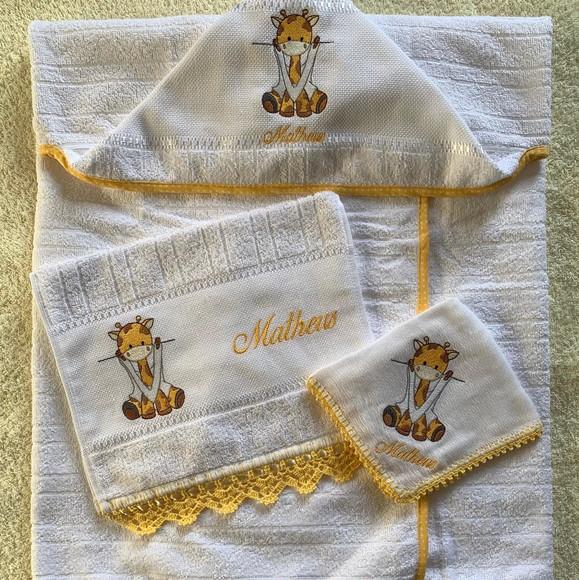 Kit para Bebê Personalizado Bordado Girafinha
