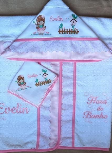 Kit Toalha de Banho com Capuz e Fralda de Boca Princesa
