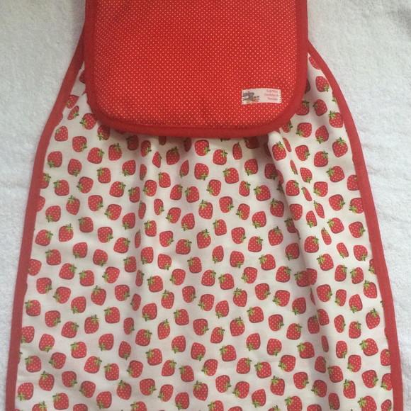 Puxa Saco De Patchwork Branco Com Morangos Vermelhos