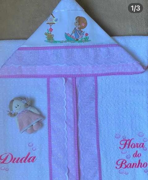 Toalha de Banho Bordada com Capuz Menina e o Guarda Chuva
