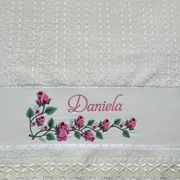 Toalha de Banho Bordada Rosas